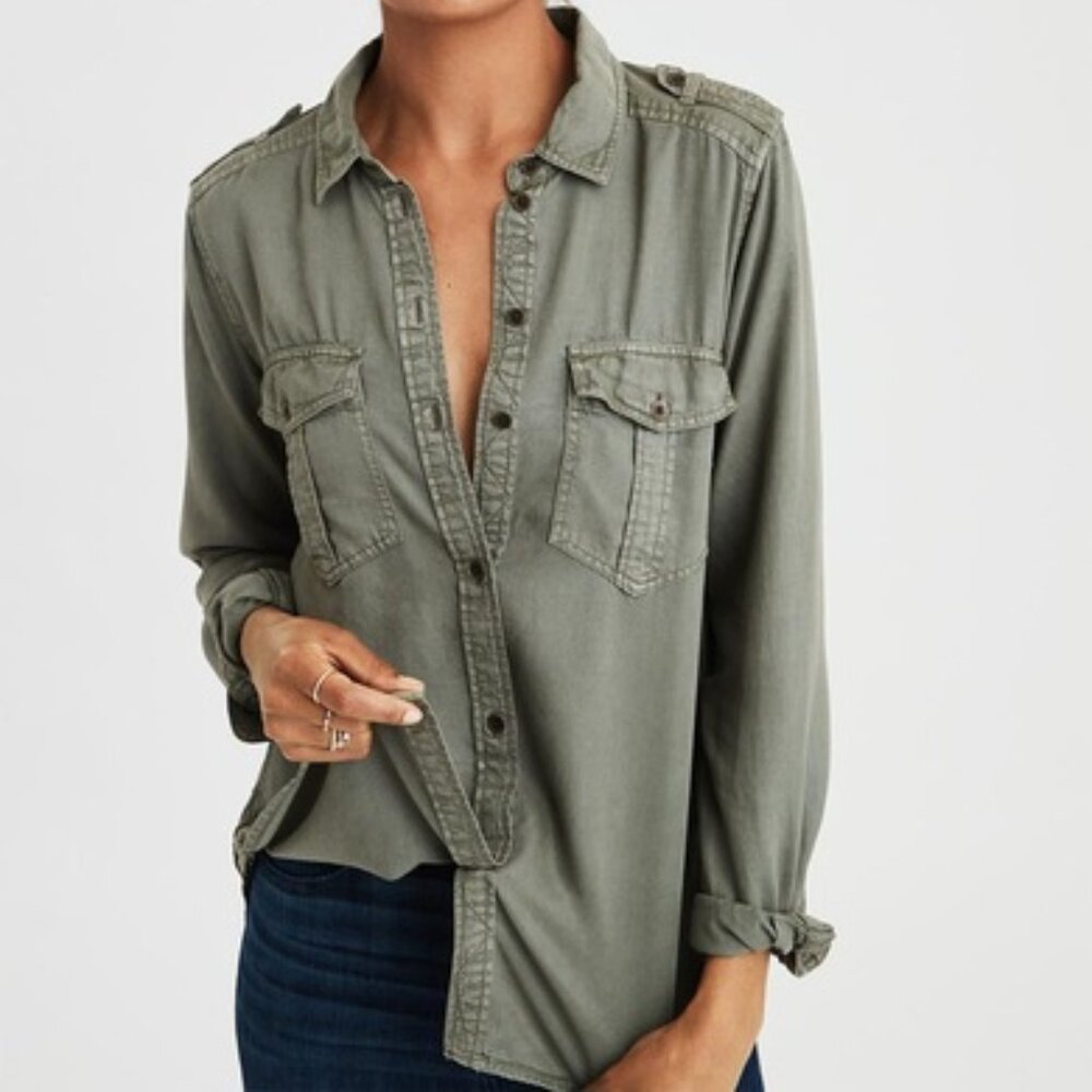 NWT American Eagle Boyfriend Fit Utility Button-Down Shirt